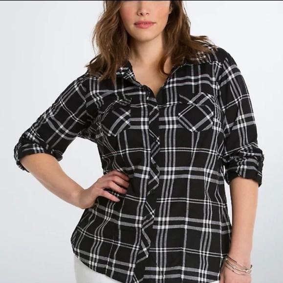 Torrid || 00 Black White Plaid Rayon Twill Camp Shirt - Picture 7 of 9